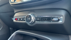 Volvo XC40 2.0 B4P Ultra Dark 5dr Auto Petrol Estate